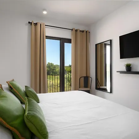 Vakantiehuis Mit Pool Und Wellness Fuer 8 Personen Poreč