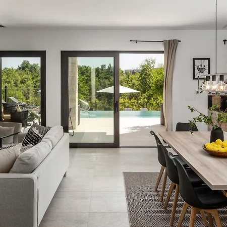 Mit Pool Und Wellness Fuer 8 Personen Vakantiehuis