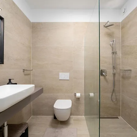 Mit Pool Und Wellness Fuer 8 Personen Semesterbostad *