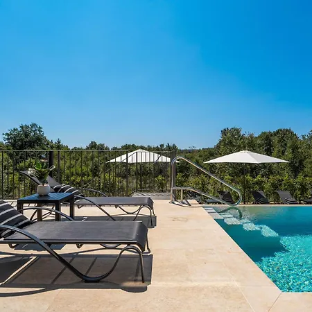 Semesterbostad Mit Pool Und Wellness Fuer 8 Personen