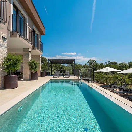 Mit Pool Und Wellness Fuer 8 Personen Semesterbostad *